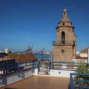 https://el-mirador-del-campanario.hotelsincadiz.net
